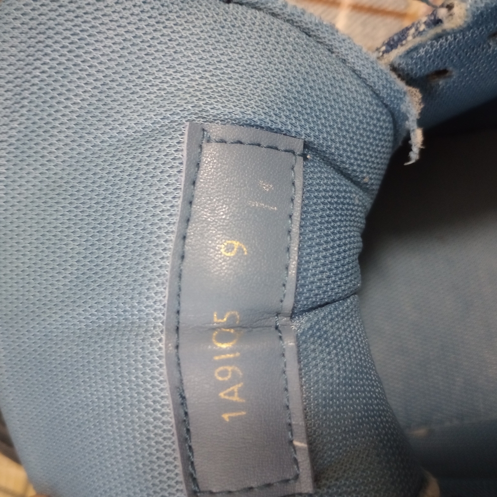 Louis Vuitton Blue Athletic Sneakers with Distinctive Design - Picture 6 of 15